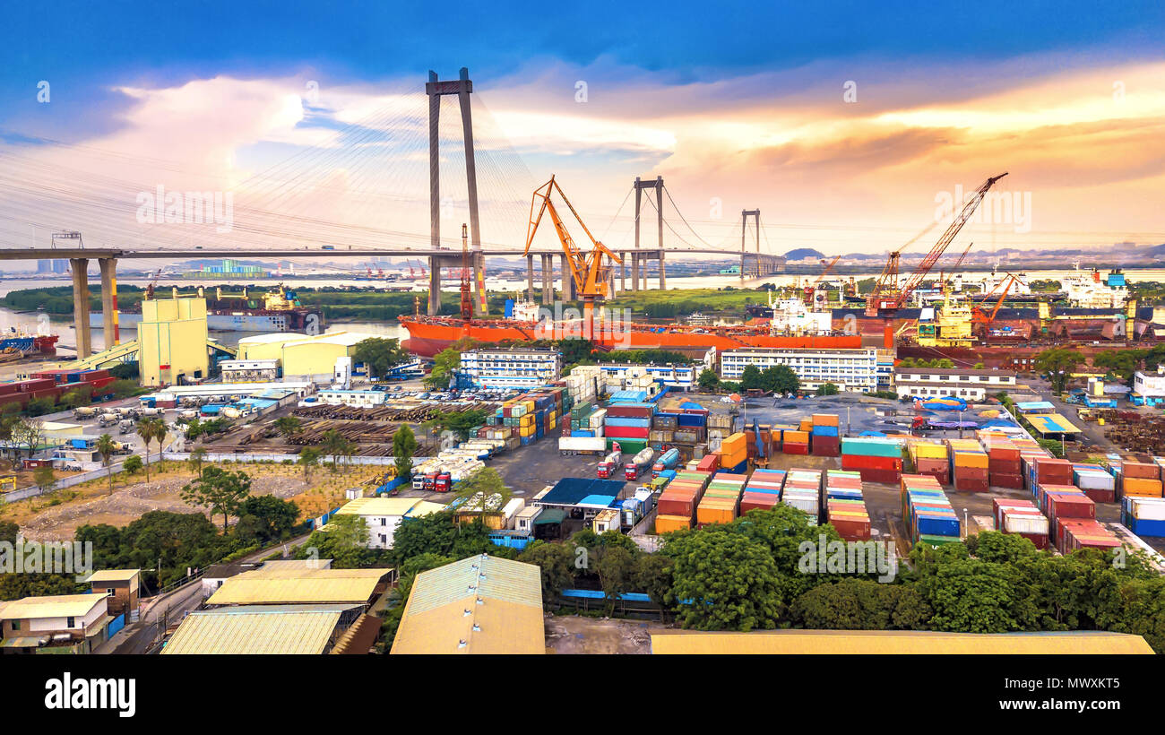 Le riprese aeree di contenitori al terminale di Huangpu a Guangzhou, Cina Foto Stock