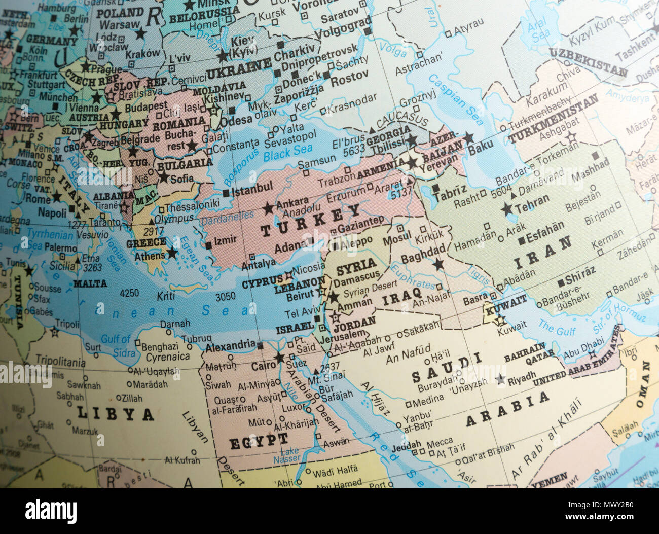 Medio Oriente mappa su un globo focalizzata sulla Turchia, Siria, Iraq, Giordania, Arabia Saudita, Israele Foto Stock