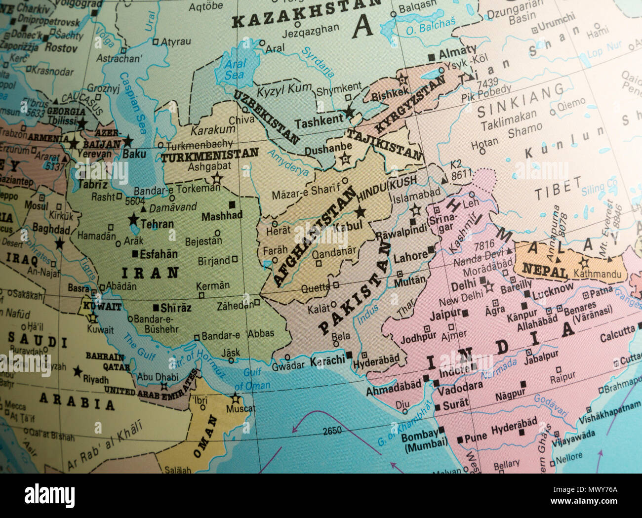 Estremo Oriente Asia mappa su un globo incentrato su Afghanistan e Pakistan Foto Stock