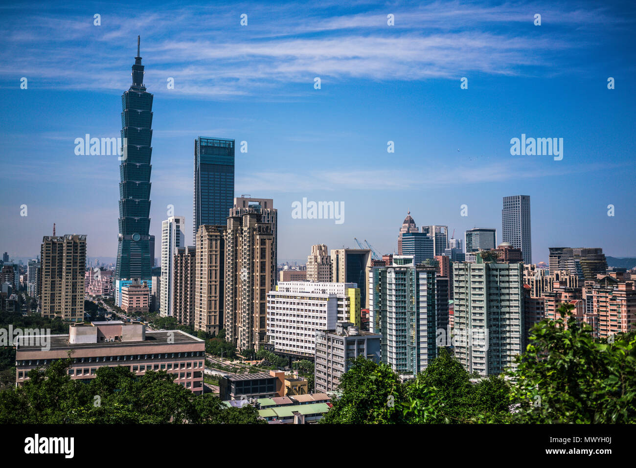 Taipei skyline della città di Taipei 101 building visto dalla montagna di elefante in Taiwan Foto Stock