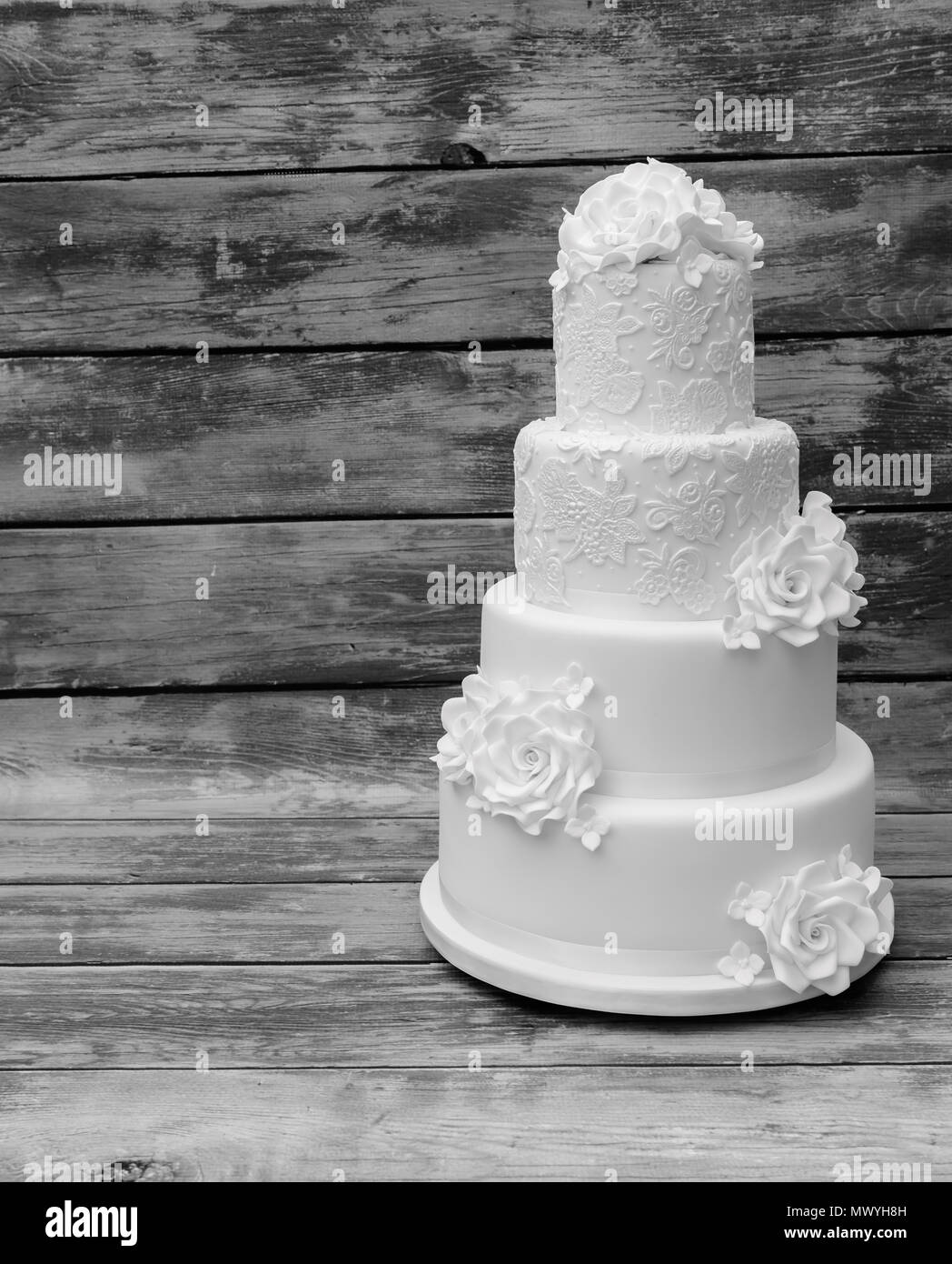 Quattro tier bianco torta di nozze Foto Stock