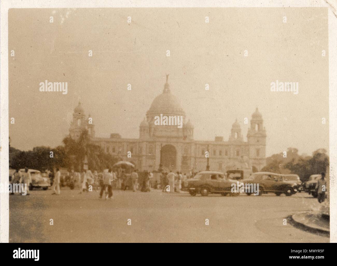 Vecchio vintage anni settanta Victoria Memorial Hall,il memoriale della Victoria è un grande edificio in marmo in Kolkata. È dedicato alla memoria della Regina Victoria. Foto Stock