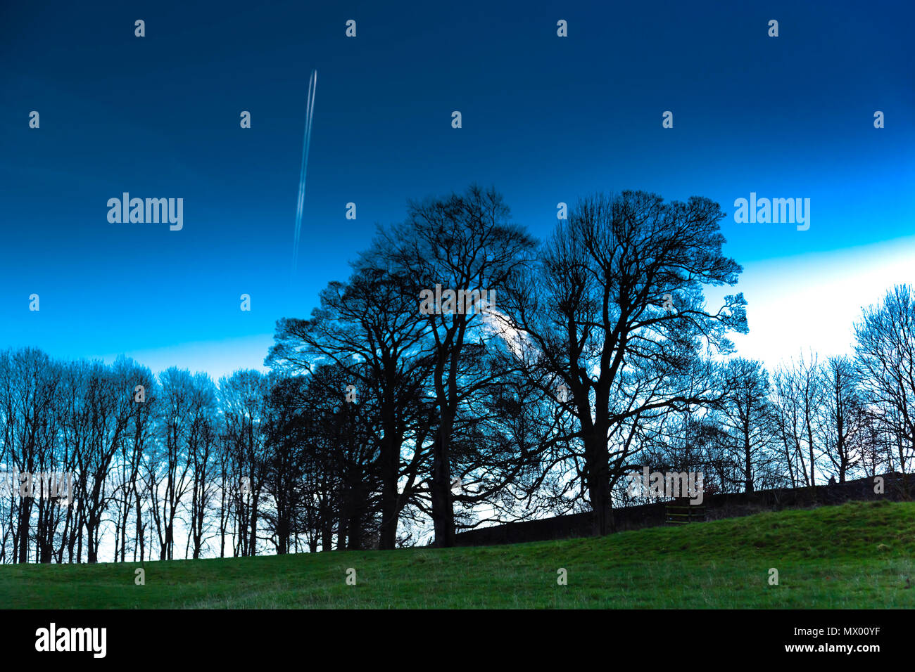 Passeggiate lungo il fiume nel Derbyshire, Inghilterra Foto Stock