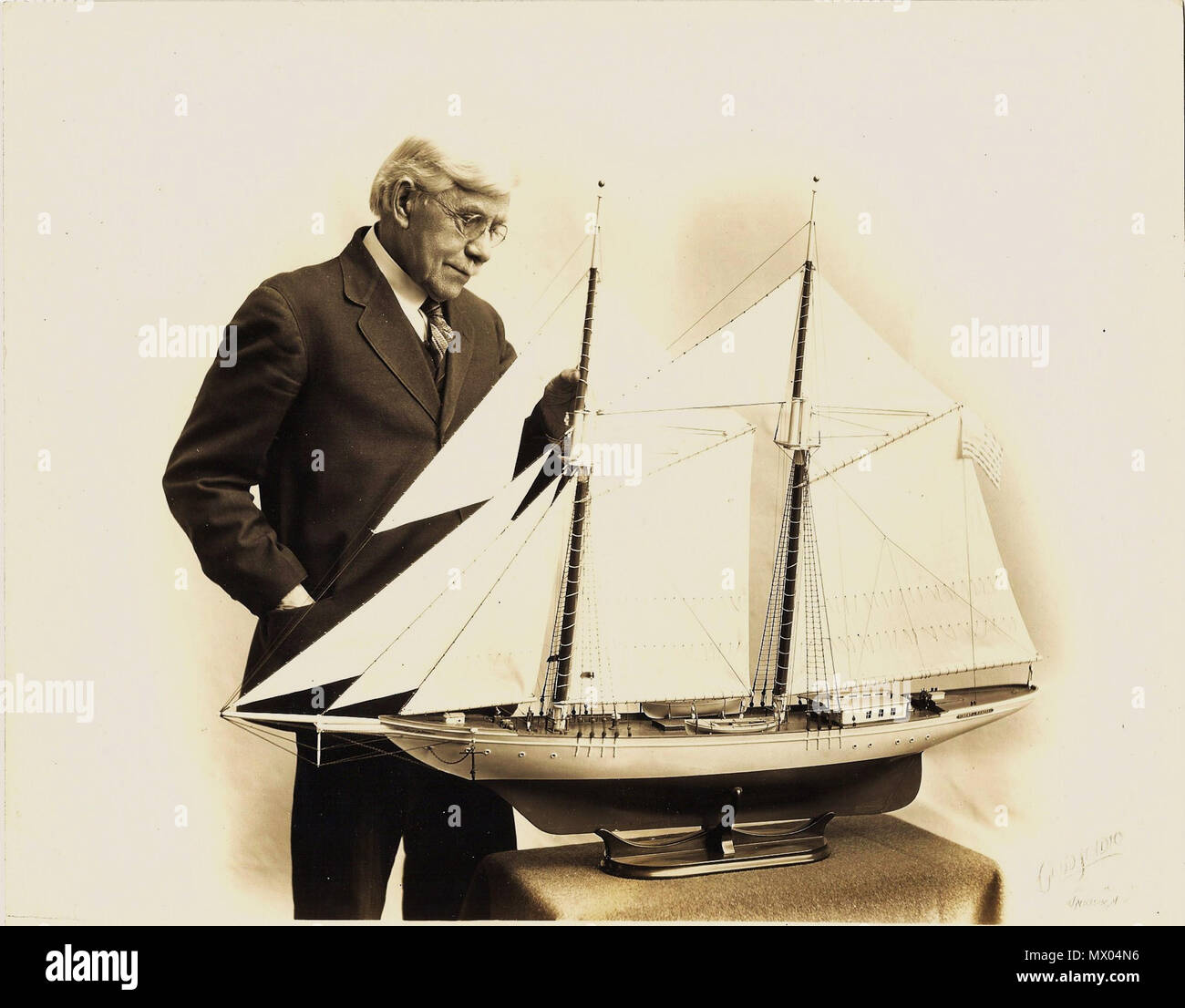 . Inglese: George Anthony Henry Eggers e la sua nave . 3 ottobre 2011, 16:06:22. Sconosciuto 234 GAHEggers Photo27 Foto Stock