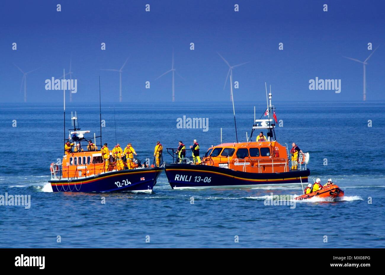 Rhyl, Regno Unito, le imbarcazioni di salvataggio appaiono insieme per la sessione di pratica, credito Ian Fairbrother Foto Stock