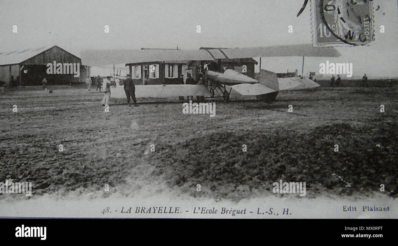 . Français : Champ d'aviation de la Brayelle - Douai . 7 novembre 2014, 19:07:05. Sconosciuto 353 La Brayelle-001 Foto Stock