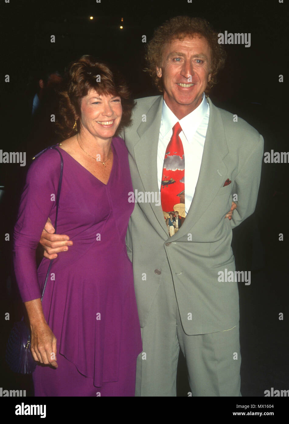 LOS ANGELES, CA - 22 Luglio: (L-R) costumista Karen Boyer e marito attore Gene Wilder frequentare il 'Altro' Premiere sulla luglio 22, 1991 a direttore's Guild of America a Los Angeles, California. Foto di Barry re/Alamy Stock Photo Foto Stock