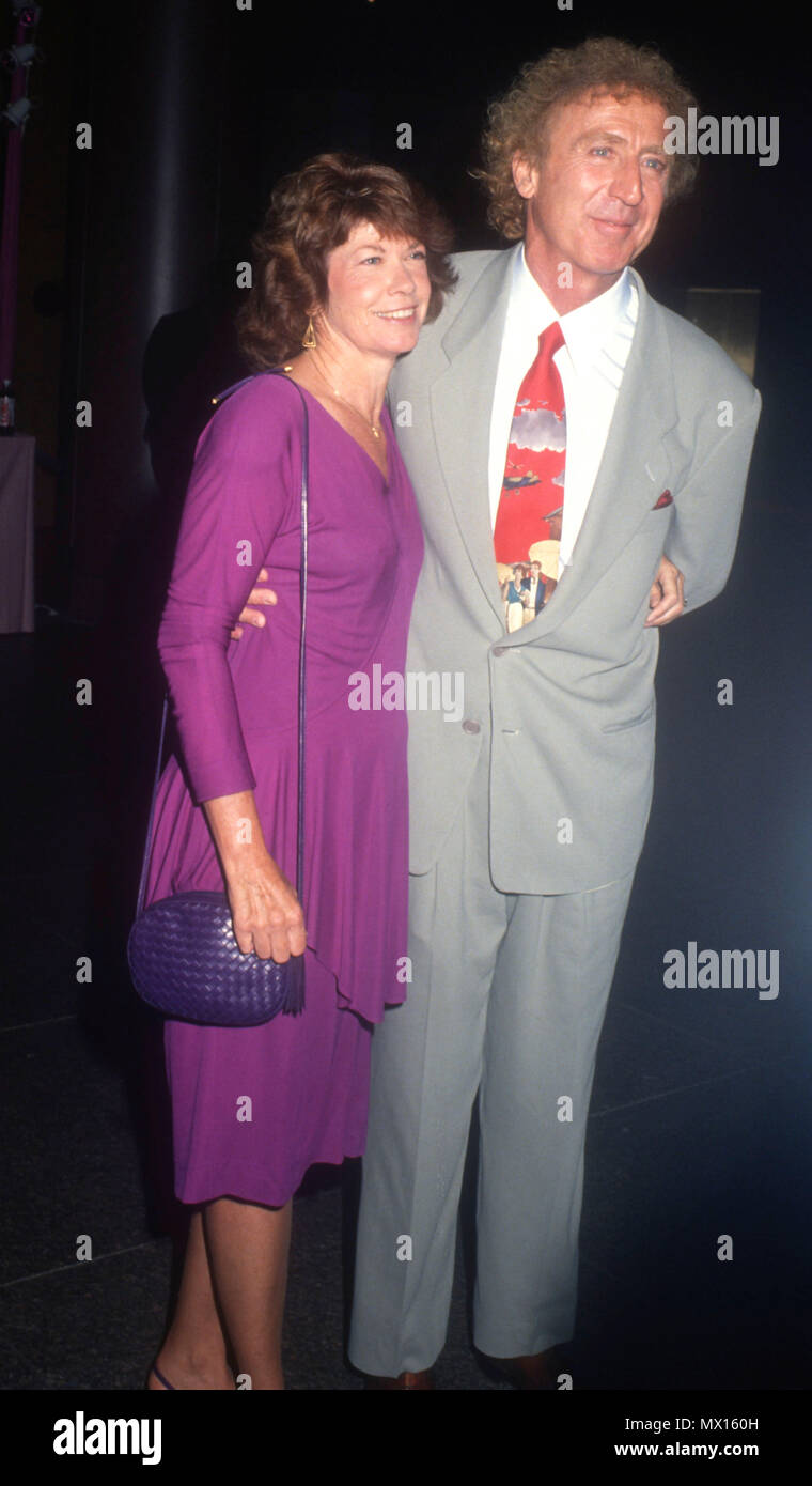 LOS ANGELES, CA - 22 Luglio: (L-R) costumista Karen Boyer e marito attore Gene Wilder frequentare il 'Altro' Premiere sulla luglio 22, 1991 a direttore's Guild of America a Los Angeles, California. Foto di Barry re/Alamy Stock Photo Foto Stock