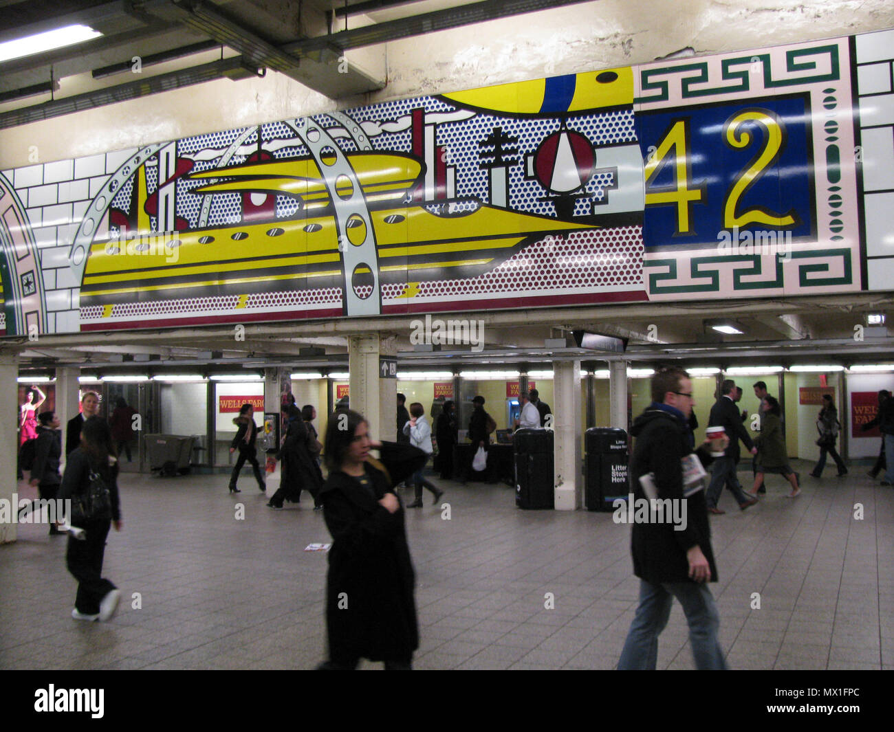 . Times Square Mural . Parte di uno splendido murale di Roy Lichtenstein in Times Square stazione della metropolitana. 11 novembre 2011, 10:43. Eden, Janine e Jim da New York City caricato da vcohen 371 Lichtenstein sotto Times Square vc Foto Stock