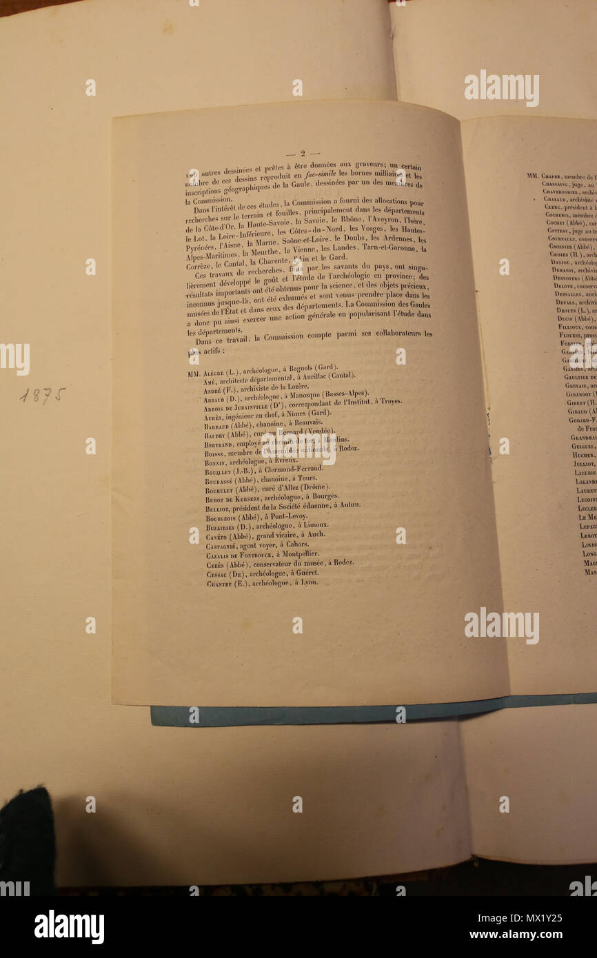 . Français : Fascicule, pagina 2, "Commision de la topographie des Gaules' insérée dans le Dictionnaire archéologique de la Gaule, publié par la Commissione instituée au ministère de l'istruzione publique et des Beaux-Arts, 1875. Exemplaire du Musée nationale d'Archéologie . 27 Marzo 2017 16:42:50. Commissione de la topographie de la Gaule 151 Dag-Commission-page2 Foto Stock