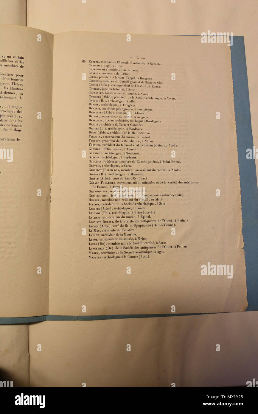 . Français : Fascicule, pagina 3, "Commision de la topographie des Gaules' insérée dans le Dictionnaire archéologique de la Gaule, publié par la Commissione instituée au ministère de l'istruzione publique et des Beaux-Arts, 1875. Exemplaire du Musée nationale d'Archéologie . 27 Marzo 2017 16:42:50. Commissione de la topographie de la Gaule 151 Dag-Commission-page3 Foto Stock