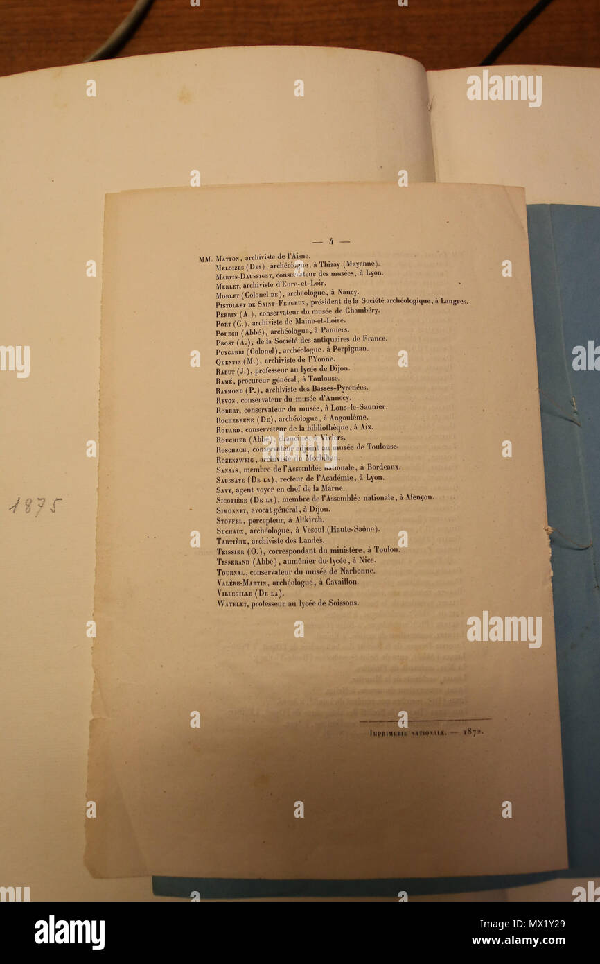 . Français : Fascicule, pagina 4, "Commision de la topographie des Gaules' insérée dans le Dictionnaire archéologique de la Gaule, publié par la Commissione instituée au ministère de l'istruzione publique et des Beaux-Arts, 1875. Exemplaire du Musée nationale d'Archéologie . 27 Marzo 2017 16:42:50. Commissione de la topographie de la Gaule 151 Dag-Commission-page4 Foto Stock