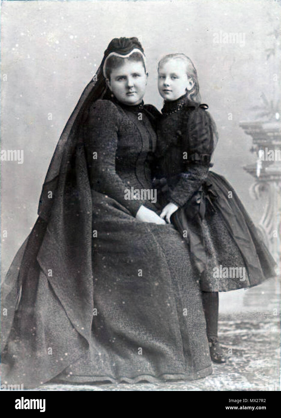 . Nederlands: Geen info bij sportello di caricamento uploader; più tardi porta aangevuld BenTels: Portret van Emma en Wilhelmina uit 1890. Auteursrecht era vanaf 1866 50 jaar na dood auteur. Auteursrecht zou gelden als fotograaf overleden in di na (2005 - 50 =) 1955, dus op zijn minst 65 jaar na schilderen portret (en waarschijnlijk veel langer). Niet verlopen zijn van auteursrecht op dit portret è zeer onwaarschijnlijk. Ergo: . 1890. L'originale uploader era Theoo a Wikipedia in olandese 11 Emmainrouw Foto Stock