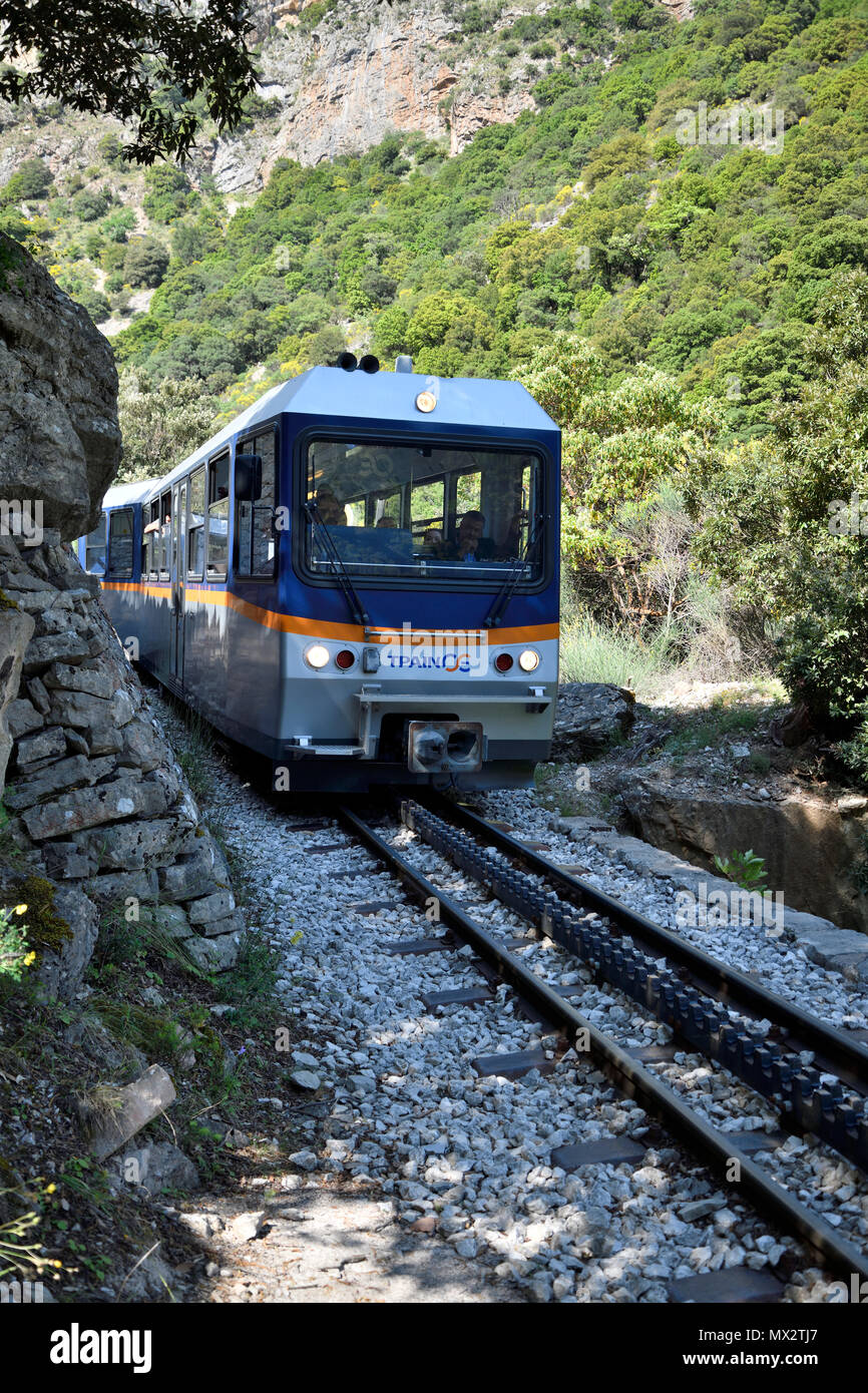 La ferrovia a cremagliera in Vouraikos gorge, Peloponneso, Grecia Foto Stock