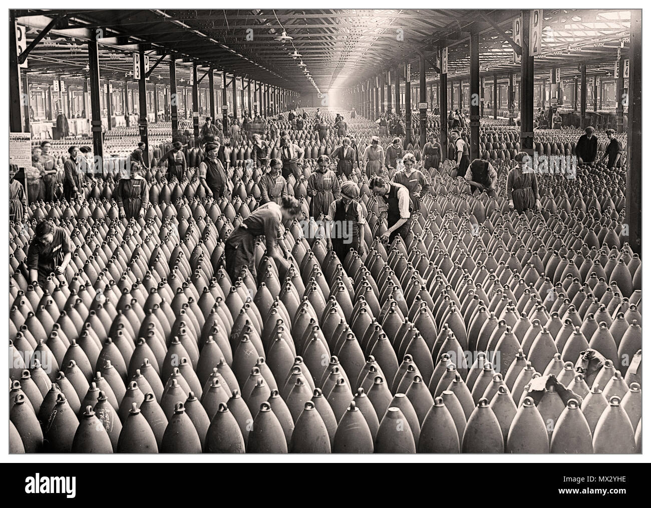 World War 1 Shells munizioni Factory UK The Chilwell munizioni fabbrica di riempimento, Gran Bretagna, WW1 oltre 19 milioni di gusci sono stati riempiti di esplosivi qui da 10,000 lavoratori tra il 1915 e il 1918, durante la prima guerra mondiale. La fabbrica riempì oltre la metà di tutte le conchiglie britanniche durante la prima guerra mondiale. Foto Stock