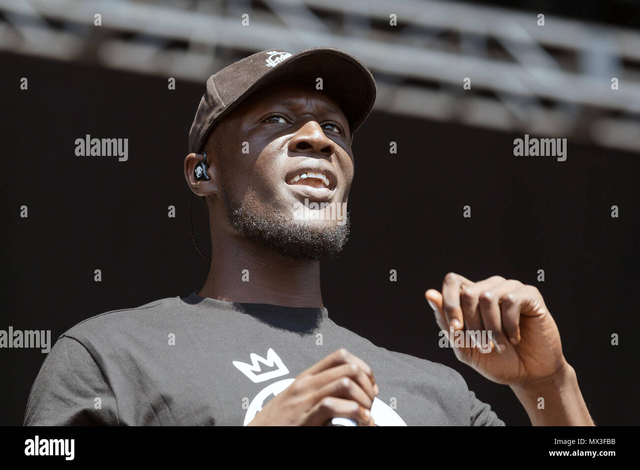Stormzy performing live sul palco. Stormzy live, Stormzy rapper, Stormzy cantante, Stormzy in concerto. Foto Stock