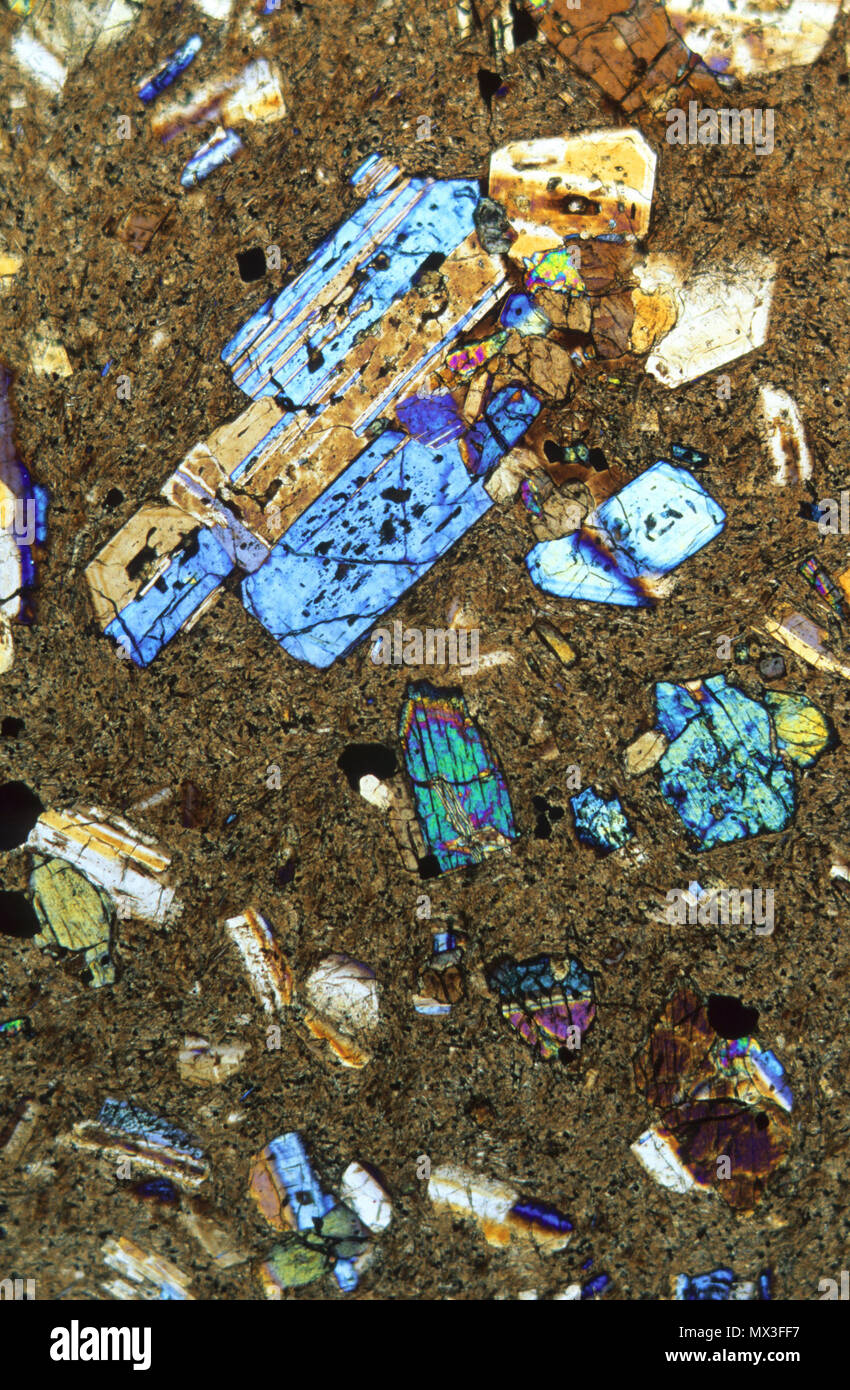 Il basalto.rocce ignee.microscopio petrografica Foto Stock