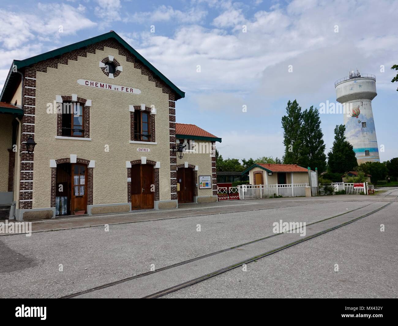 Stazione ferroviaria per lo storico Chemin de Fer de la Baie de Somme treno a vapore, Le Crotoy, Francia. Foto Stock