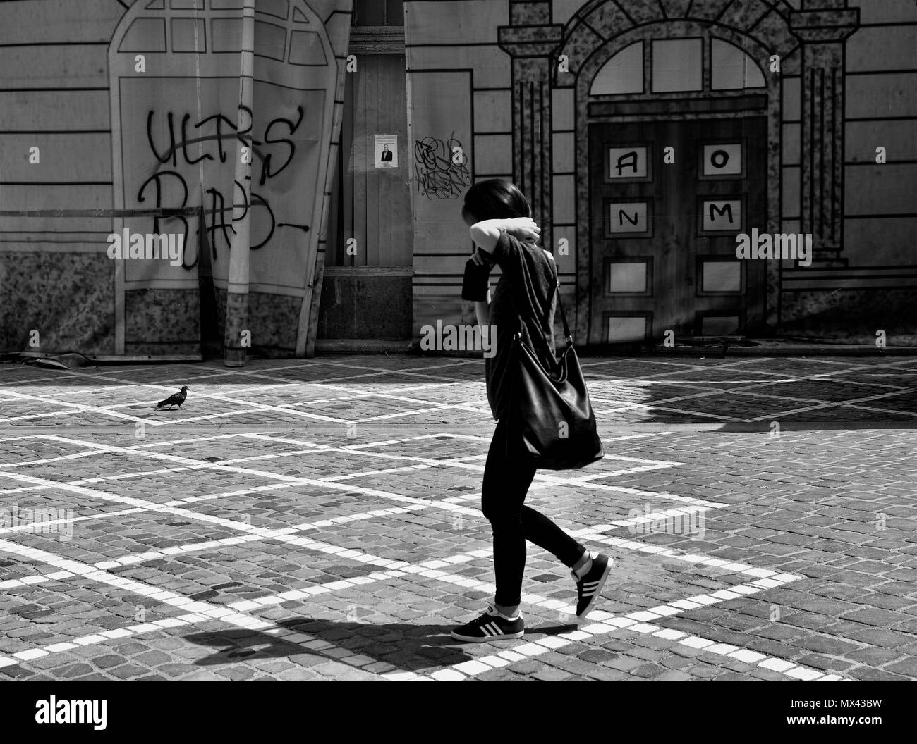 Street photography nella Città Vecchia di Brasov ,sorprendente attrazione di turisti nella città di Brasov, Romania. Foto Stock