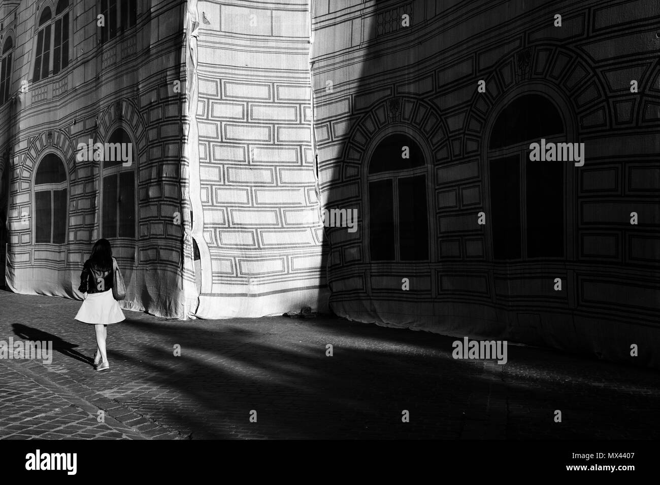 Street photography nella Città Vecchia di Brasov ,sorprendente attrazione di turisti nella città di Brasov, Romania. Foto Stock