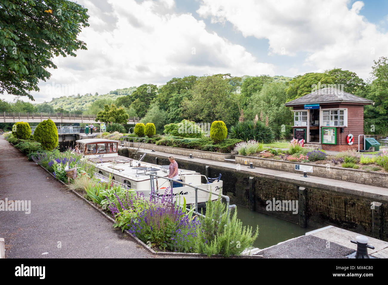 Goring Lock sul Fiume Tamigi, Goring-on-Thames, Oxfordshire, Inghilterra, GB, Regno Unito Foto Stock