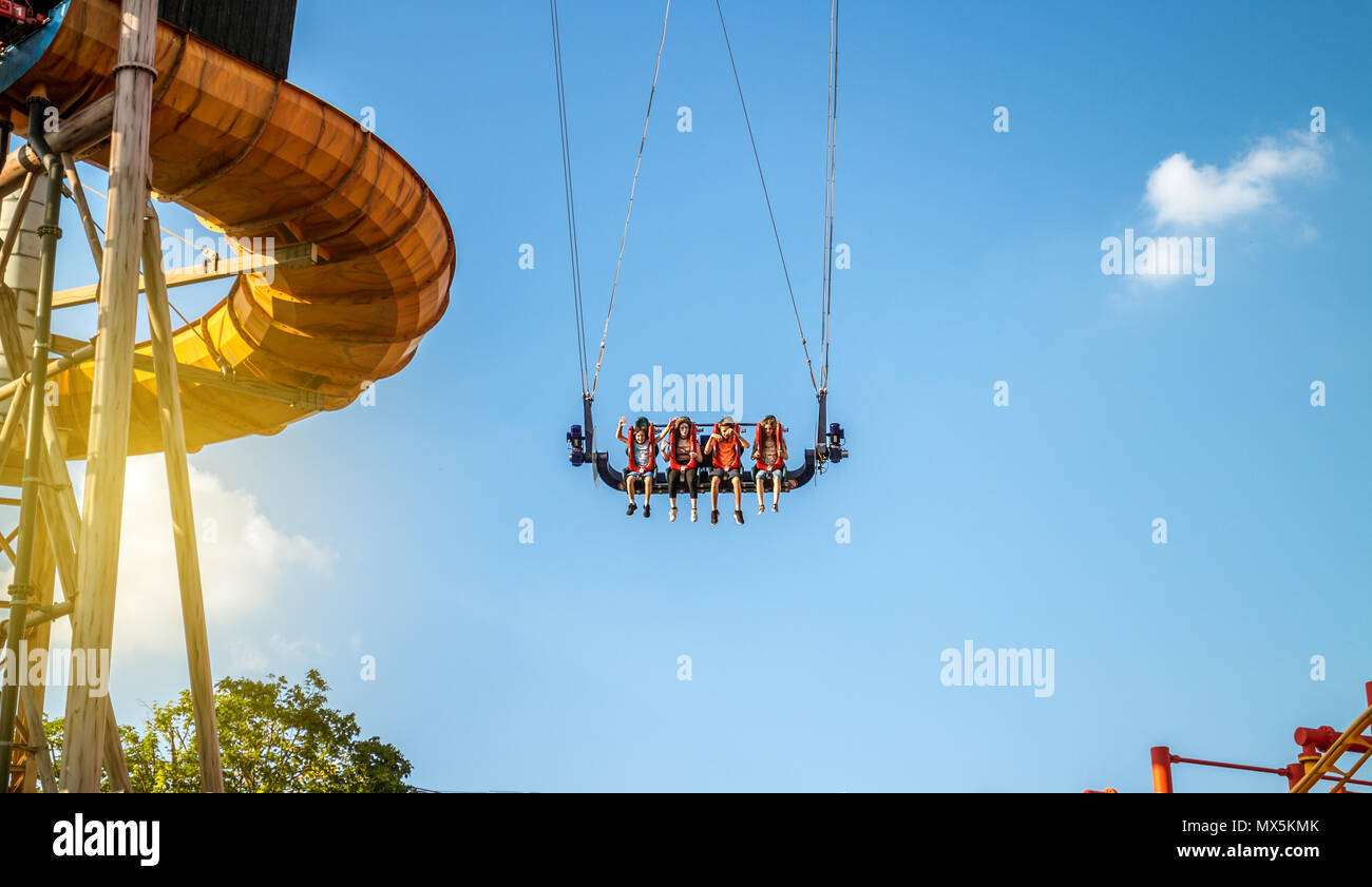 Vienna Austria può.26 2018, bambini avente una corsa di rotazione Foto Stock