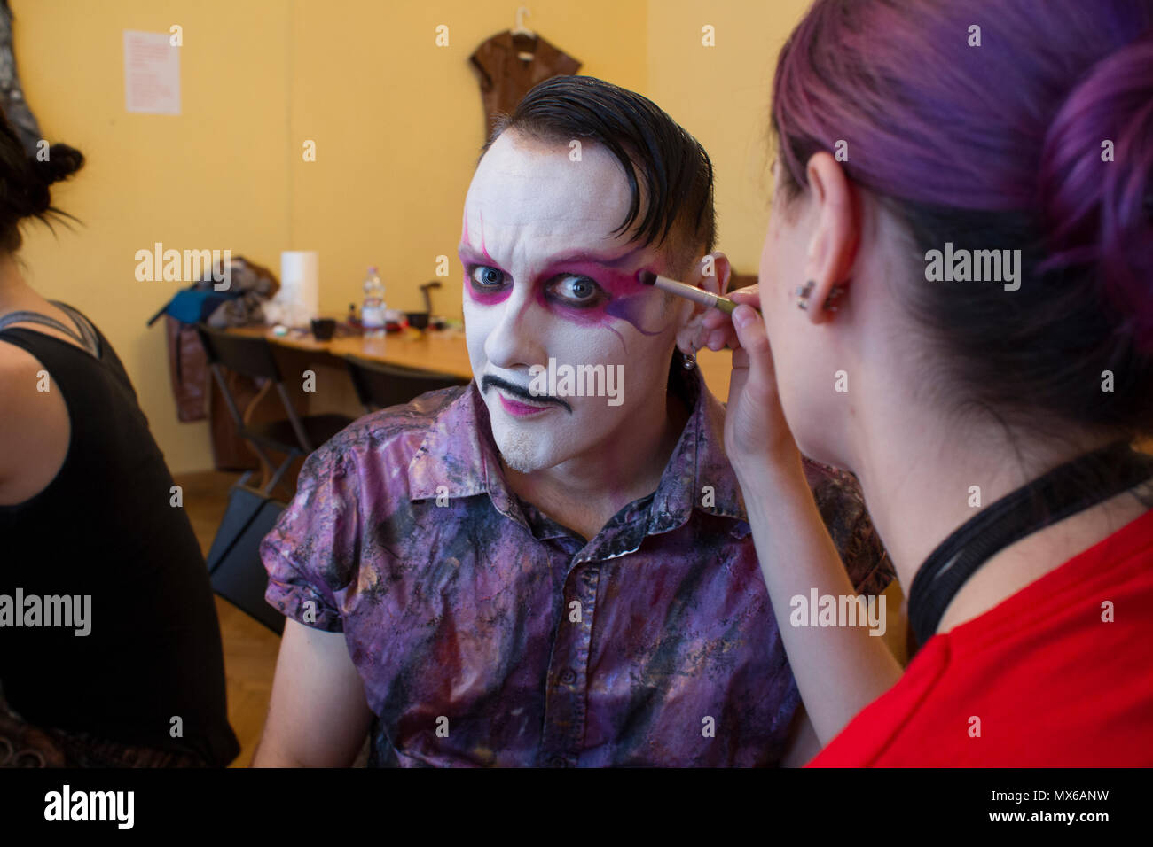 Szamotuly, Polonia. 3° giu, 2018. Il festival di strada di Single è un evento straordinario con straordinaria gli ospiti. Che cosa significa? Una speciale e inusuale, unico, unico, accattivanti, straordinario, unico e impareggiabile, non come un altro. Un tale festival. Tali artisti. Un tale pubblico. Posto come quello. Appena un UFO! Credito: Slawomir Kowalewski/Alamy Live News Foto Stock