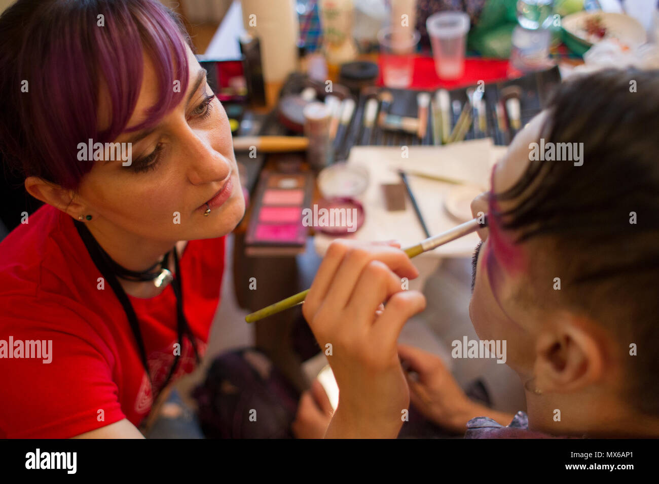 Szamotuly, Polonia. 3° giu, 2018. Il festival di strada di Single è un evento straordinario con straordinaria gli ospiti. Che cosa significa? Una speciale e inusuale, unico, unico, accattivanti, straordinario, unico e impareggiabile, non come un altro. Un tale festival. Tali artisti. Un tale pubblico. Posto come quello. Appena un UFO! Credito: Slawomir Kowalewski/Alamy Live News Foto Stock