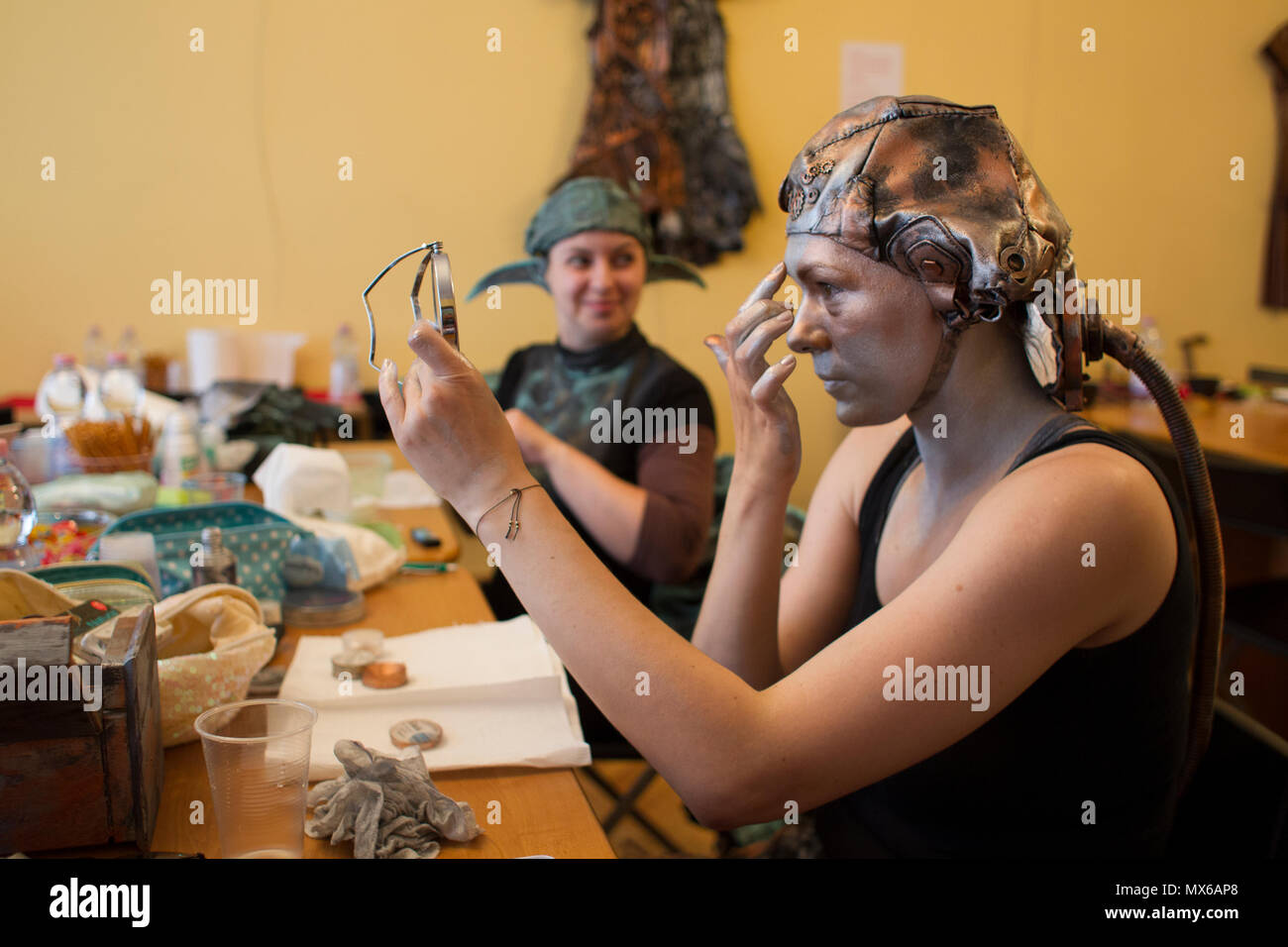 Szamotuly, Polonia. 3° giu, 2018. Il festival di strada di Single è un evento straordinario con straordinaria gli ospiti. Che cosa significa? Una speciale e inusuale, unico, unico, accattivanti, straordinario, unico e impareggiabile, non come un altro. Un tale festival. Tali artisti. Un tale pubblico. Posto come quello. Appena un UFO! Credito: Slawomir Kowalewski/Alamy Live News Foto Stock