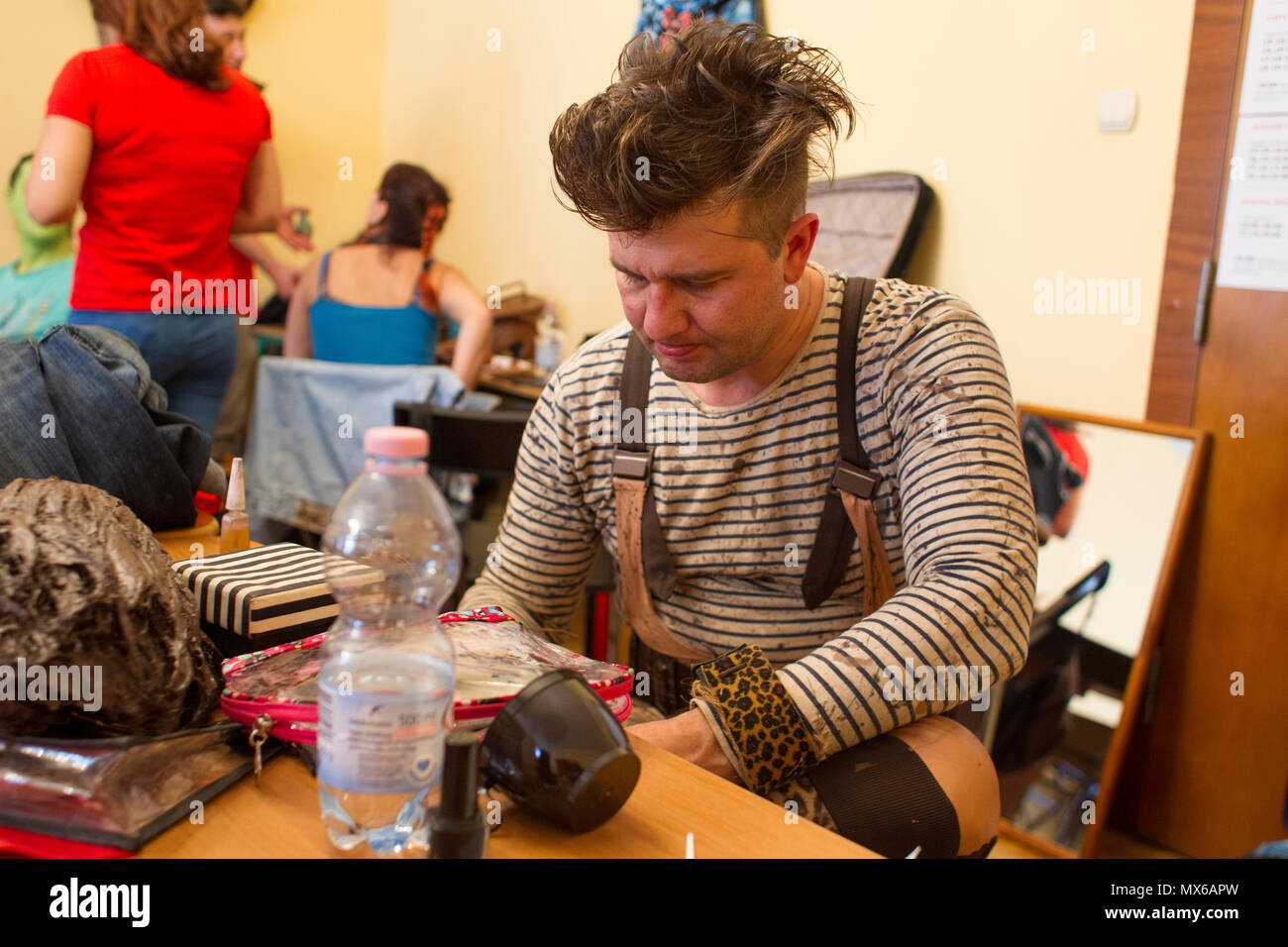 Szamotuly, Polonia. 3° giu, 2018. Il festival di strada di Single è un evento straordinario con straordinaria gli ospiti. Che cosa significa? Una speciale e inusuale, unico, unico, accattivanti, straordinario, unico e impareggiabile, non come un altro. Un tale festival. Tali artisti. Un tale pubblico. Posto come quello. Appena un UFO! Credito: Slawomir Kowalewski/Alamy Live News Foto Stock