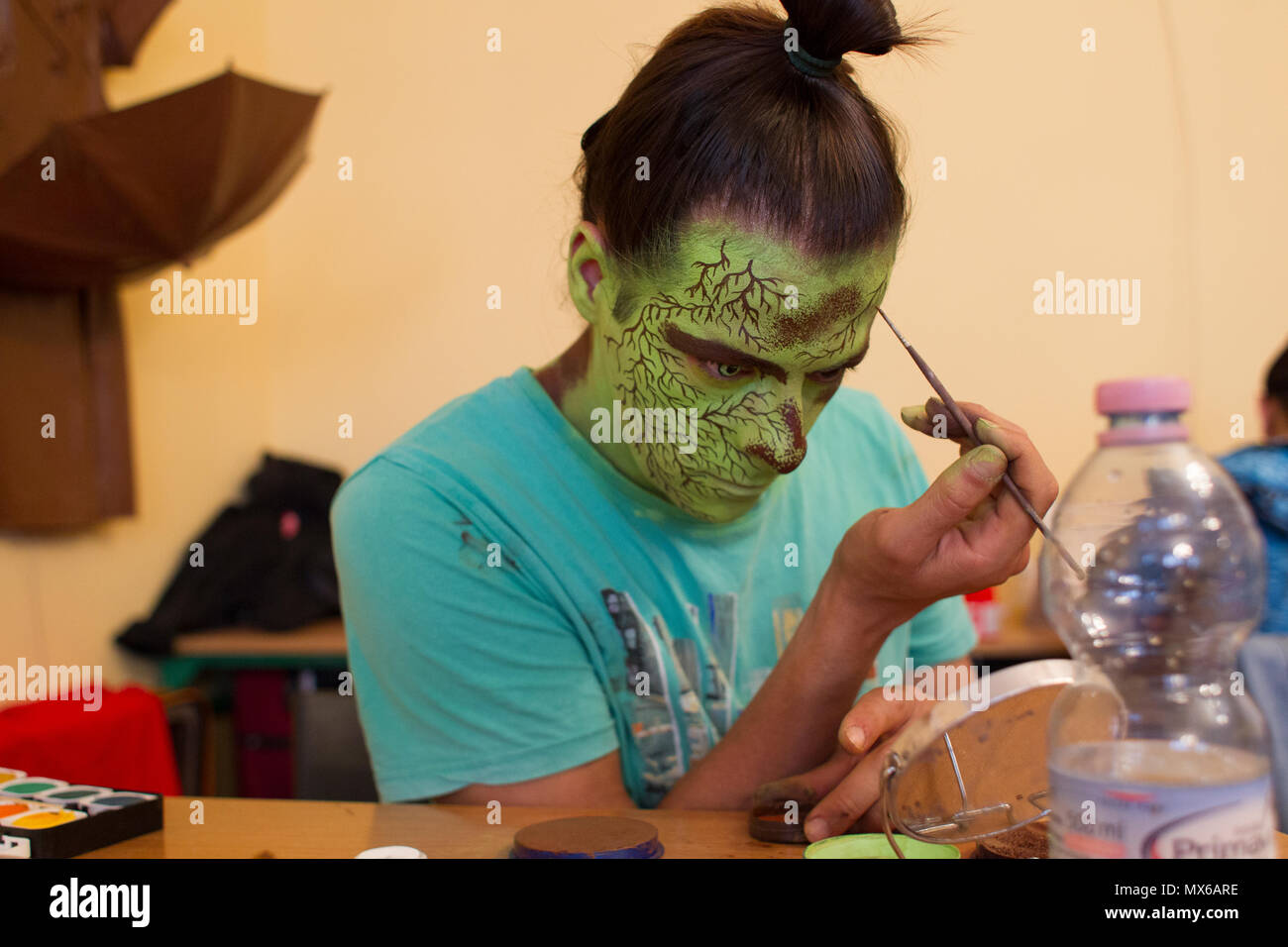 Szamotuly, Polonia. 3° giu, 2018. Il festival di strada di Single è un evento straordinario con straordinaria gli ospiti. Che cosa significa? Una speciale e inusuale, unico, unico, accattivanti, straordinario, unico e impareggiabile, non come un altro. Un tale festival. Tali artisti. Un tale pubblico. Posto come quello. Appena un UFO! Credito: Slawomir Kowalewski/Alamy Live News Foto Stock