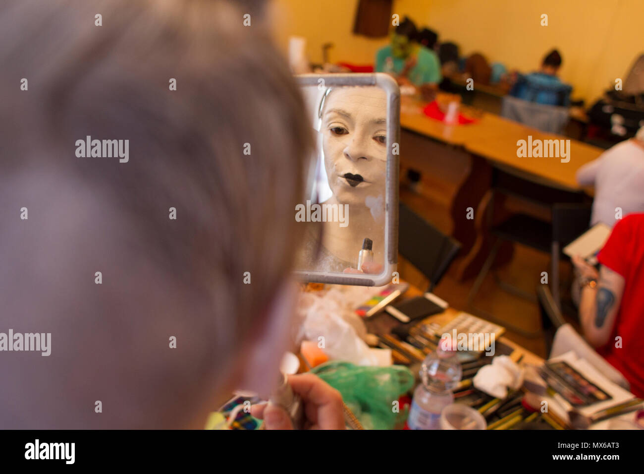 Szamotuly, Polonia. 3° giu, 2018. Il festival di strada di Single è un evento straordinario con straordinaria gli ospiti. Che cosa significa? Una speciale e inusuale, unico, unico, accattivanti, straordinario, unico e impareggiabile, non come un altro. Un tale festival. Tali artisti. Un tale pubblico. Posto come quello. Appena un UFO! Credito: Slawomir Kowalewski/Alamy Live News Foto Stock