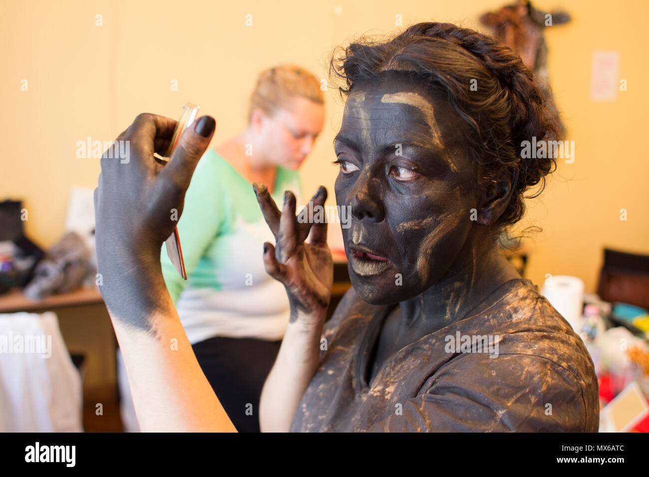 Szamotuly, Polonia. 3° giu, 2018. Il festival di strada di Single è un evento straordinario con straordinaria gli ospiti. Che cosa significa? Una speciale e inusuale, unico, unico, accattivanti, straordinario, unico e impareggiabile, non come un altro. Un tale festival. Tali artisti. Un tale pubblico. Posto come quello. Appena un UFO! Credito: Slawomir Kowalewski/Alamy Live News Foto Stock