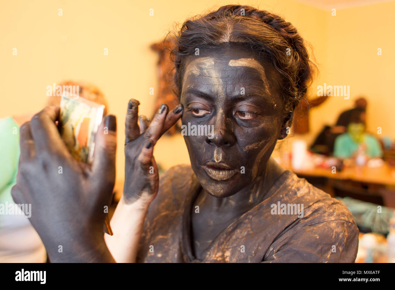 Szamotuly, Polonia. 3° giu, 2018. Il festival di strada di Single è un evento straordinario con straordinaria gli ospiti. Che cosa significa? Una speciale e inusuale, unico, unico, accattivanti, straordinario, unico e impareggiabile, non come un altro. Un tale festival. Tali artisti. Un tale pubblico. Posto come quello. Appena un UFO! Credito: Slawomir Kowalewski/Alamy Live News Foto Stock