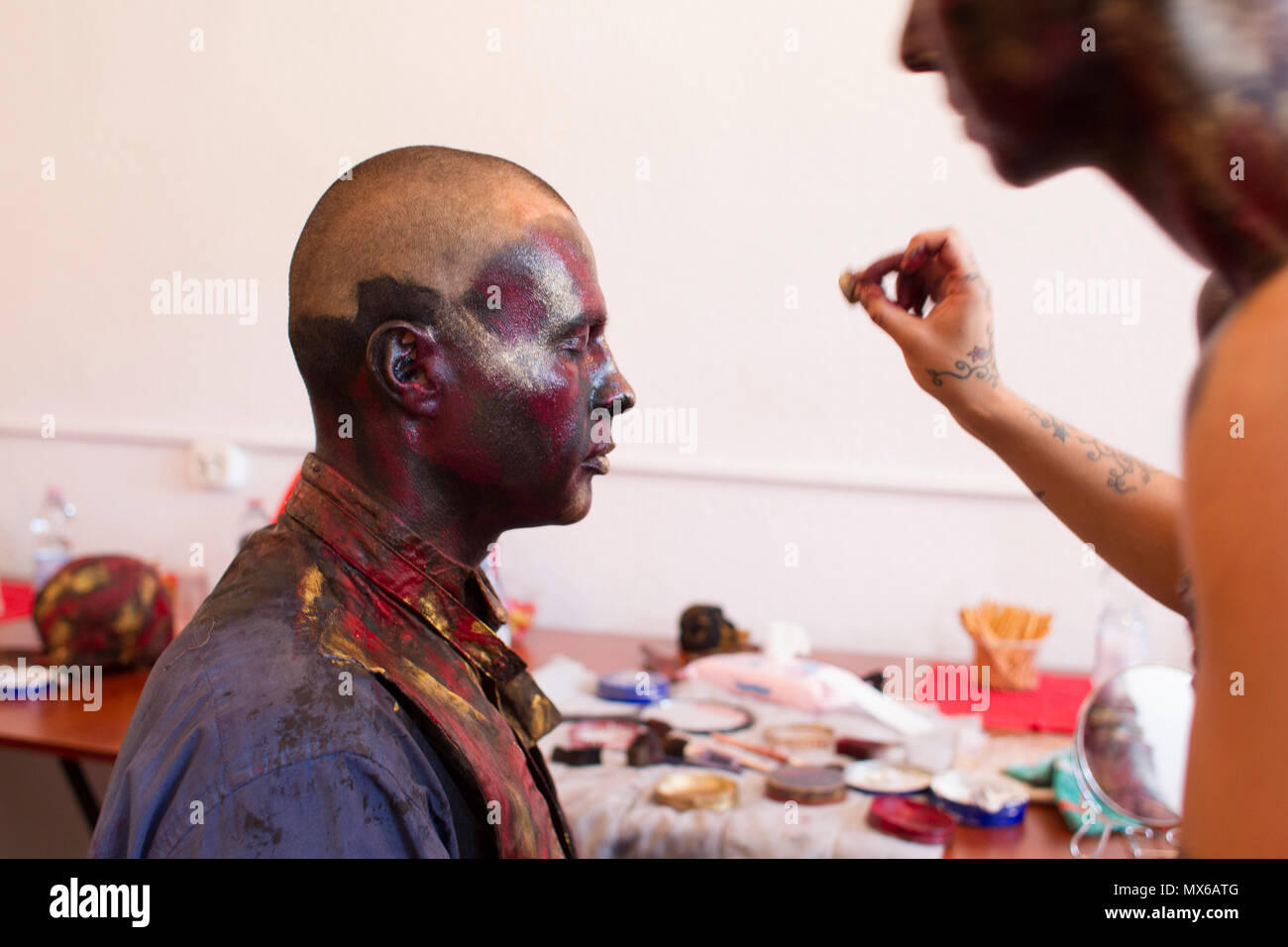 Szamotuly, Polonia. 3° giu, 2018. Il festival di strada di Single è un evento straordinario con straordinaria gli ospiti. Che cosa significa? Una speciale e inusuale, unico, unico, accattivanti, straordinario, unico e impareggiabile, non come un altro. Un tale festival. Tali artisti. Un tale pubblico. Posto come quello. Appena un UFO! Credito: Slawomir Kowalewski/Alamy Live News Foto Stock