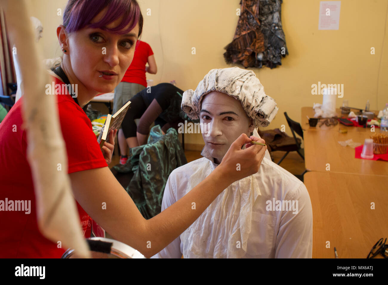 Szamotuly, Polonia. 3° giu, 2018. Il festival di strada di Single è un evento straordinario con straordinaria gli ospiti. Che cosa significa? Una speciale e inusuale, unico, unico, accattivanti, straordinario, unico e impareggiabile, non come un altro. Un tale festival. Tali artisti. Un tale pubblico. Posto come quello. Appena un UFO! Credito: Slawomir Kowalewski/Alamy Live News Foto Stock