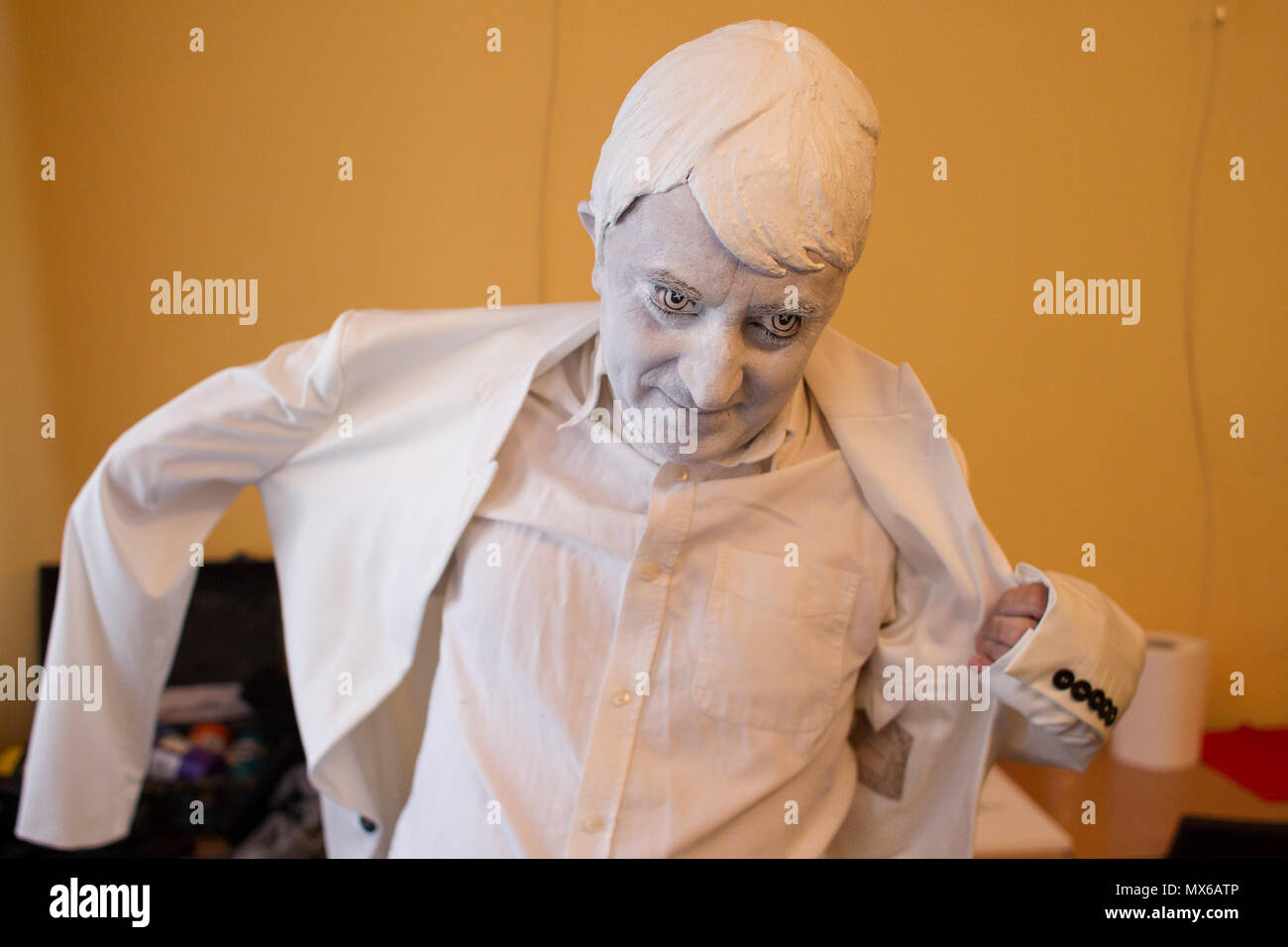 Szamotuly, Polonia. 3° giu, 2018. Il festival di strada di Single è un evento straordinario con straordinaria gli ospiti. Che cosa significa? Una speciale e inusuale, unico, unico, accattivanti, straordinario, unico e impareggiabile, non come un altro. Un tale festival. Tali artisti. Un tale pubblico. Posto come quello. Appena un UFO! Credito: Slawomir Kowalewski/Alamy Live News Foto Stock