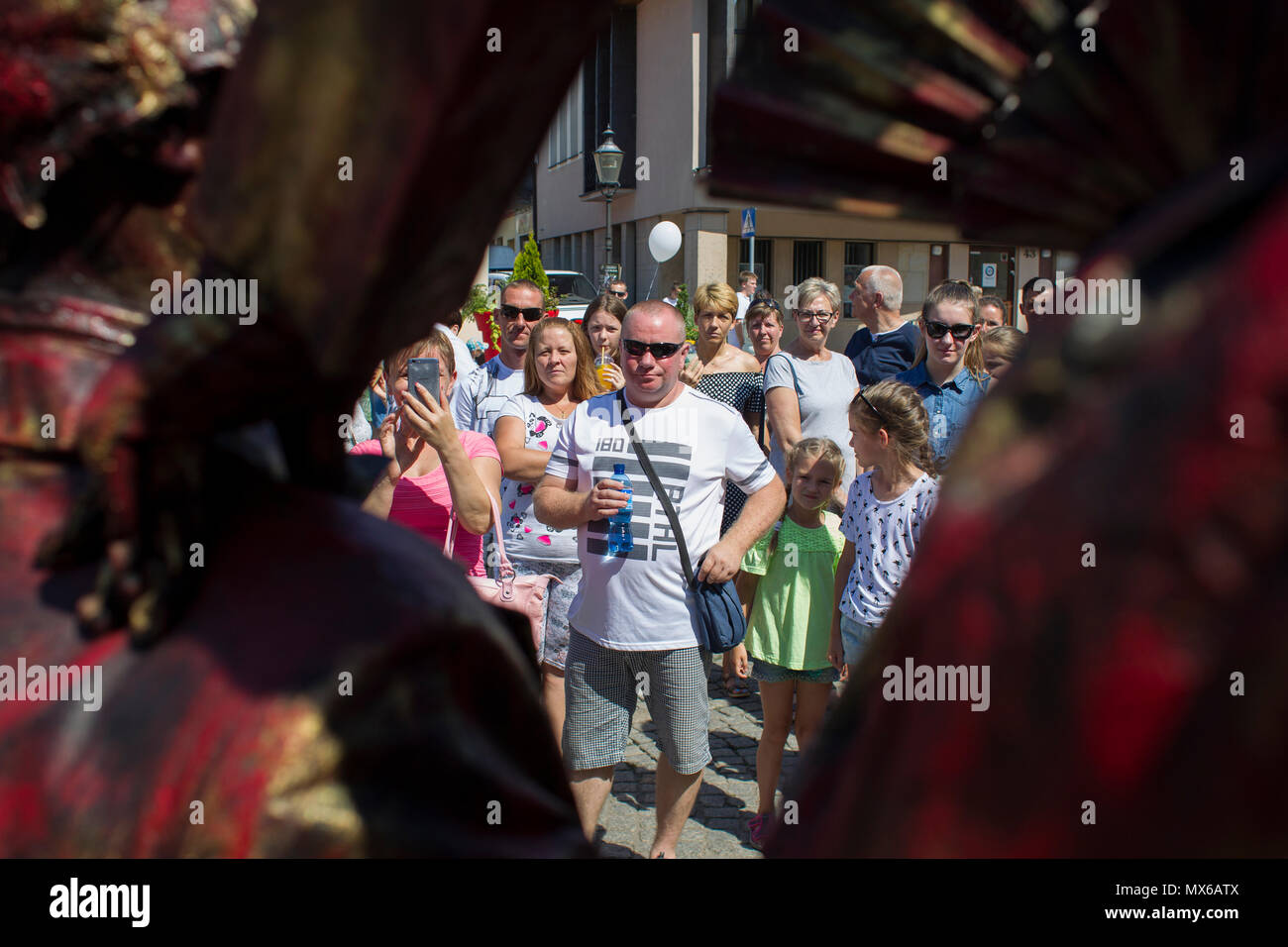 Szamotuly, Polonia. 3° giu, 2018. Il festival di strada di Single è un evento straordinario con straordinaria gli ospiti. Che cosa significa? Una speciale e inusuale, unico, unico, accattivanti, straordinario, unico e impareggiabile, non come un altro. Un tale festival. Tali artisti. Un tale pubblico. Posto come quello. Appena un UFO! Credito: Slawomir Kowalewski/Alamy Live News Foto Stock