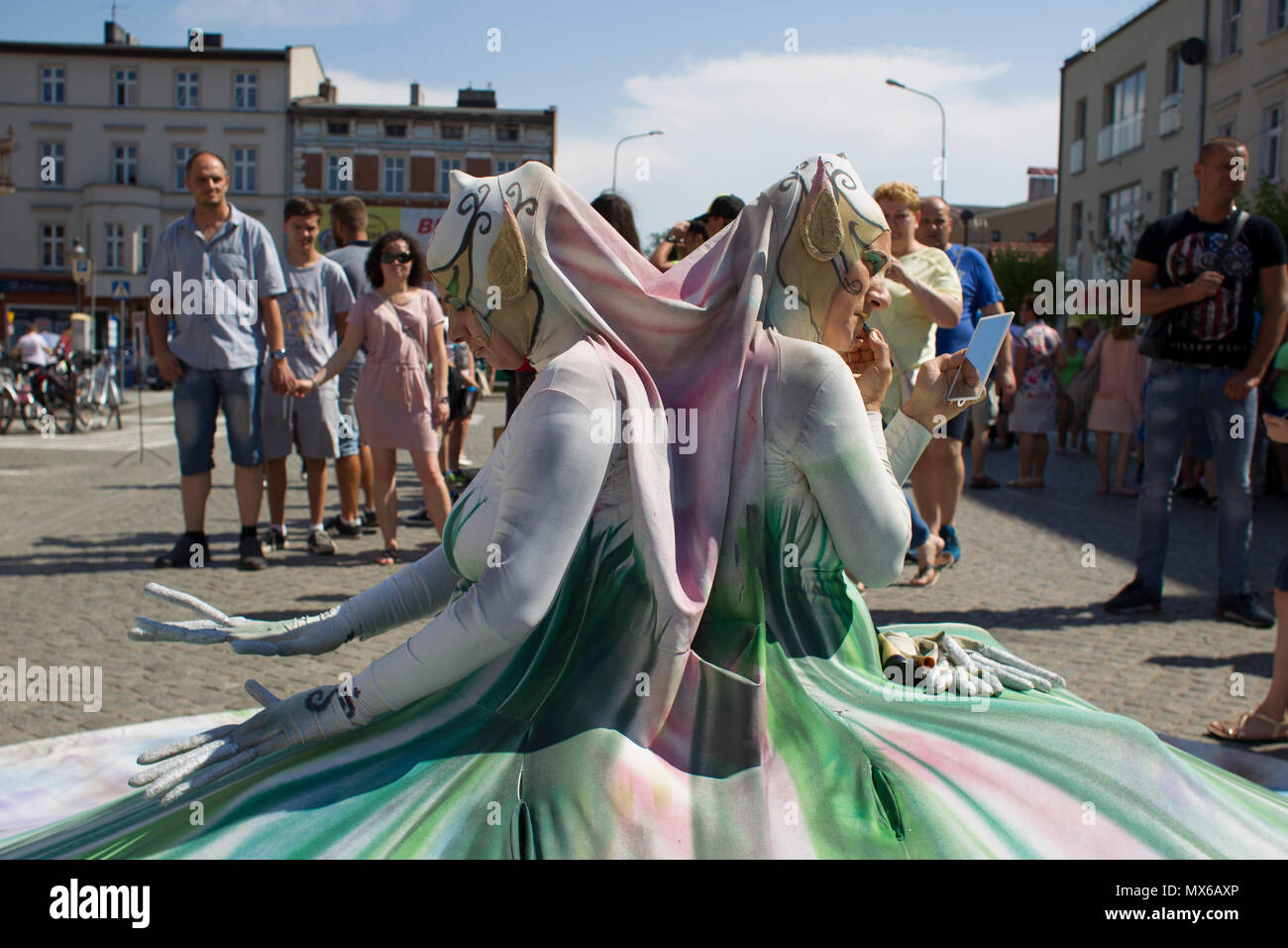 Szamotuly, Polonia. 3° giu, 2018. Il festival di strada di Single è un evento straordinario con straordinaria gli ospiti. Che cosa significa? Una speciale e inusuale, unico, unico, accattivanti, straordinario, unico e impareggiabile, non come un altro. Un tale festival. Tali artisti. Un tale pubblico. Posto come quello. Appena un UFO! Credito: Slawomir Kowalewski/Alamy Live News Foto Stock