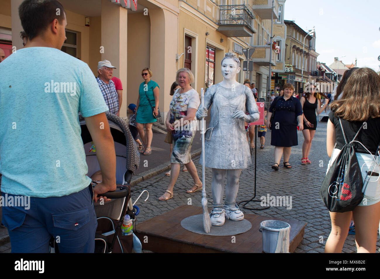 Szamotuly, Polonia. 3° giu, 2018. Il festival di strada di Single è un evento straordinario con straordinaria gli ospiti. Che cosa significa? Una speciale e inusuale, unico, unico, accattivanti, straordinario, unico e impareggiabile, non come un altro. Un tale festival. Tali artisti. Un tale pubblico. Posto come quello. Appena un UFO! Credito: Slawomir Kowalewski/Alamy Live News Foto Stock