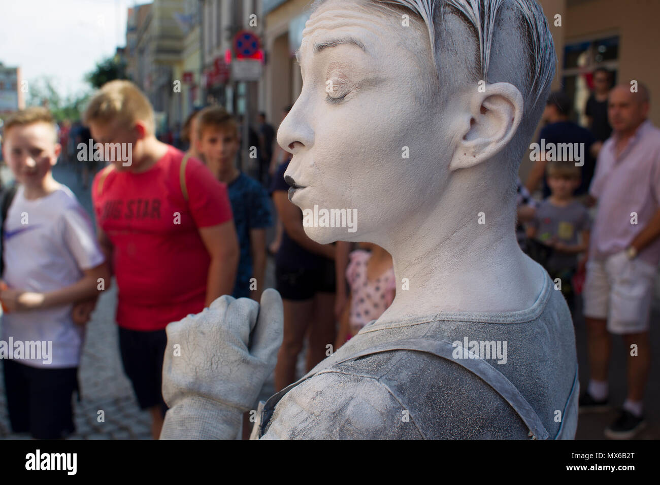 Szamotuly, Polonia. 3° giu, 2018. Il festival di strada di Single è un evento straordinario con straordinaria gli ospiti. Che cosa significa? Una speciale e inusuale, unico, unico, accattivanti, straordinario, unico e impareggiabile, non come un altro. Un tale festival. Tali artisti. Un tale pubblico. Posto come quello. Appena un UFO! Credito: Slawomir Kowalewski/Alamy Live News Foto Stock