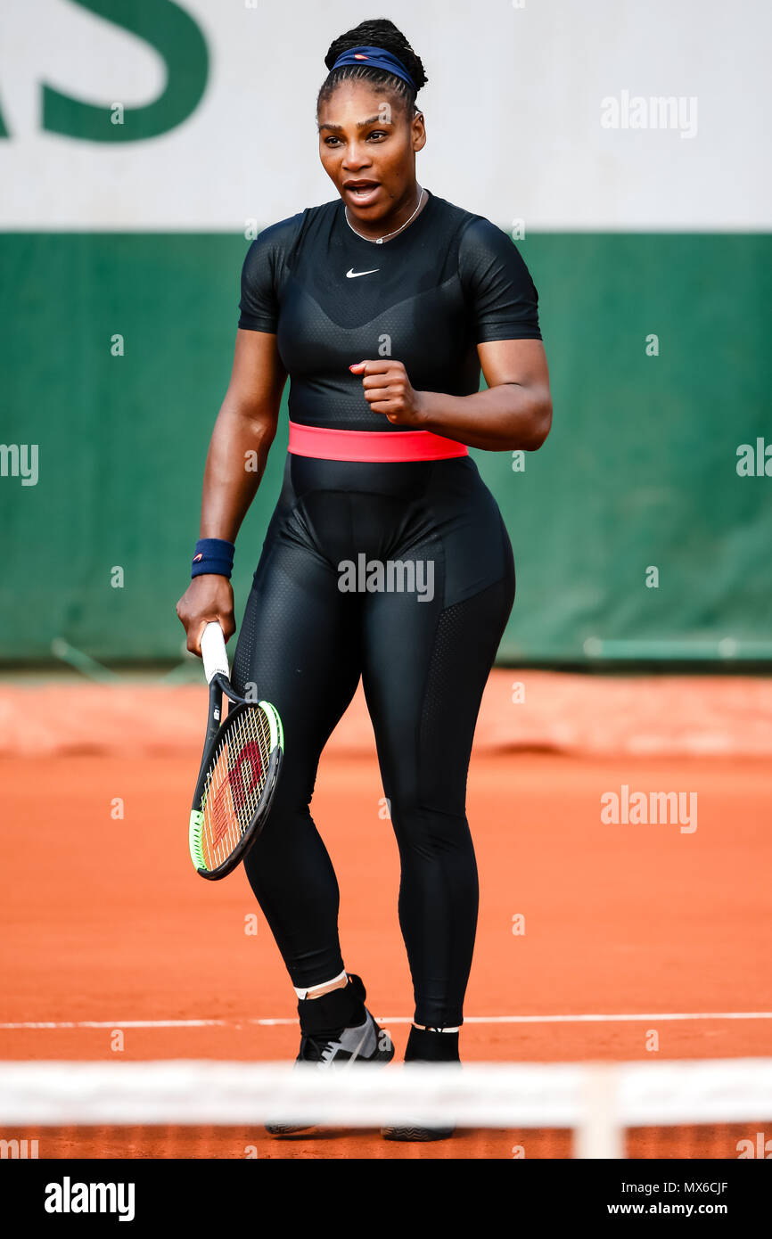 Parigi, Francia. Il 3 giugno, 2018. Serena Williams di Stati Uniti d'America durante il doppio di corrispondere al giorno 8 al 2018 francesi aperti a Roland Garros. Credito: Frank Molter/Alamy Live News Foto Stock