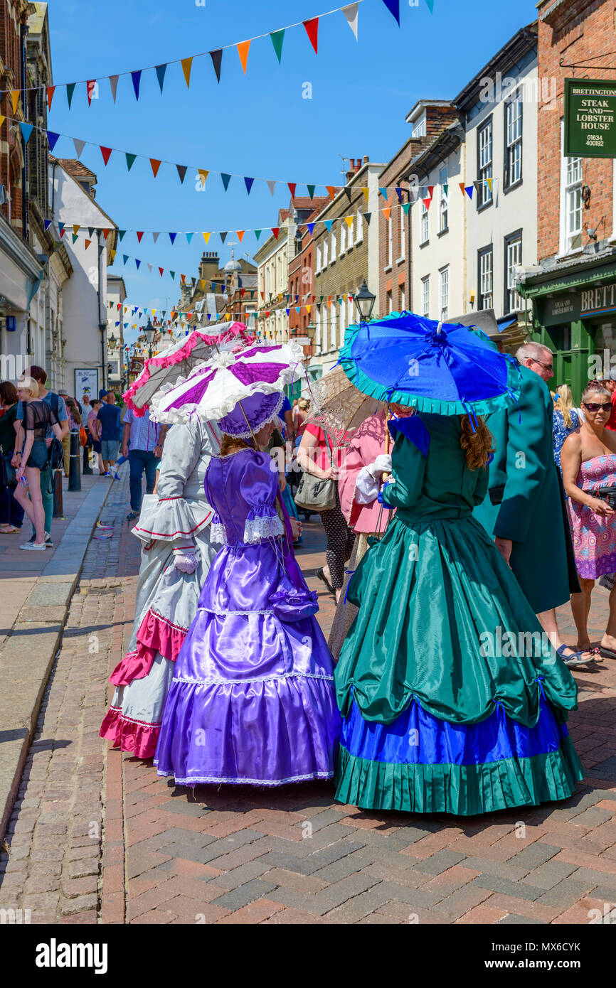 Rochester, Kent, Regno Unito. 03 Giugno, 2018. I partecipanti in costume Vittoriano al anuale Rochester Dickens festival Credito: vite tutto bianco/Alamy Live News Foto Stock