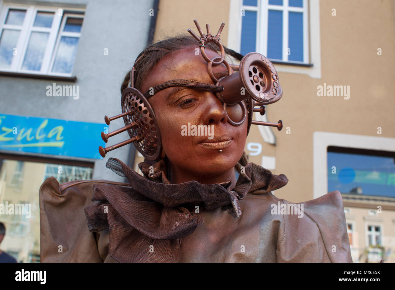 Szamotuly, Polonia. 3° giu, 2018. Il festival di strada di Single è un evento straordinario con straordinaria gli ospiti. Che cosa significa? Una speciale e inusuale, unico, unico, accattivanti, straordinario, unico e impareggiabile, non come un altro. Un tale festival. Tali artisti. Un tale pubblico. Posto come quello. Appena un UFO! Credito: Slawomir Kowalewski/Alamy Live News Foto Stock