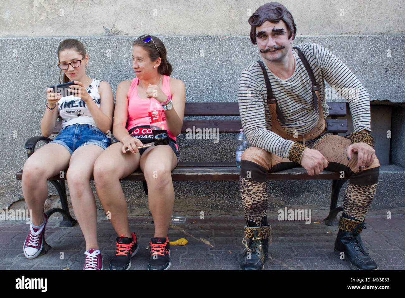 Szamotuly, Polonia. 3° giu, 2018. Il festival di strada di Single è un evento straordinario con straordinaria gli ospiti. Che cosa significa? Una speciale e inusuale, unico, unico, accattivanti, straordinario, unico e impareggiabile, non come un altro. Un tale festival. Tali artisti. Un tale pubblico. Posto come quello. Appena un UFO! Credito: Slawomir Kowalewski/Alamy Live News Foto Stock