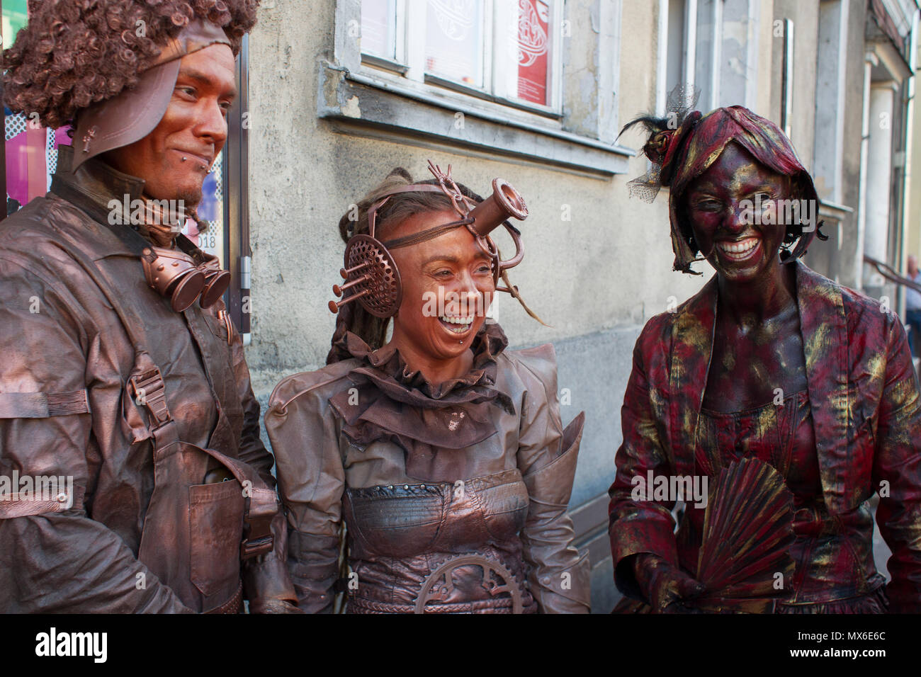 Szamotuly, Polonia. 3° giu, 2018. Il festival di strada di Single è un evento straordinario con straordinaria gli ospiti. Che cosa significa? Una speciale e inusuale, unico, unico, accattivanti, straordinario, unico e impareggiabile, non come un altro. Un tale festival. Tali artisti. Un tale pubblico. Posto come quello. Appena un UFO! Credito: Slawomir Kowalewski/Alamy Live News Foto Stock