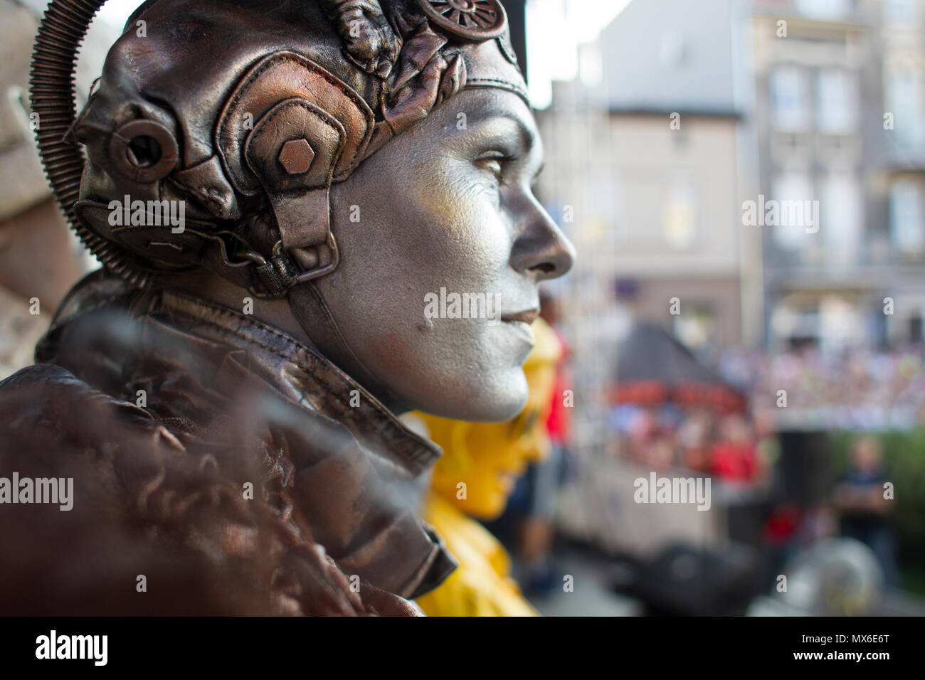 Szamotuly, Polonia. 3° giu, 2018. Il festival di strada di Single è un evento straordinario con straordinaria gli ospiti. Che cosa significa? Una speciale e inusuale, unico, unico, accattivanti, straordinario, unico e impareggiabile, non come un altro. Un tale festival. Tali artisti. Un tale pubblico. Posto come quello. Appena un UFO! Credito: Slawomir Kowalewski/Alamy Live News Foto Stock