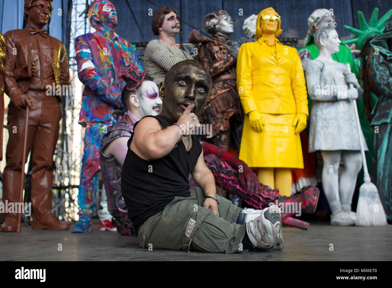 Szamotuly, Polonia. 3° giu, 2018. Il festival di strada di Single è un evento straordinario con straordinaria gli ospiti. Che cosa significa? Una speciale e inusuale, unico, unico, accattivanti, straordinario, unico e impareggiabile, non come un altro. Un tale festival. Tali artisti. Un tale pubblico. Posto come quello. Appena un UFO! Credito: Slawomir Kowalewski/Alamy Live News Foto Stock