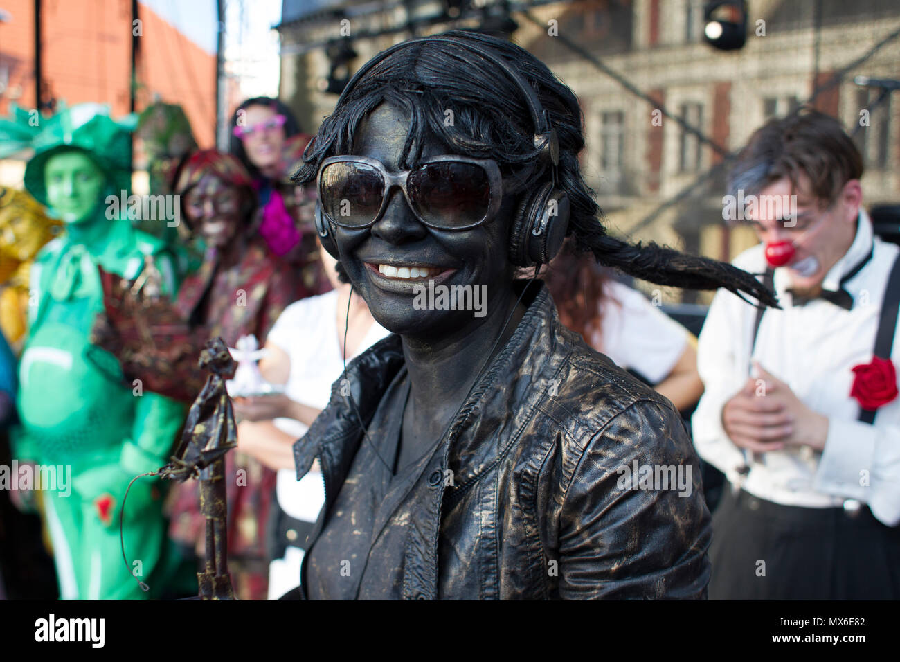 Szamotuly, Polonia. 3° giu, 2018. Il festival di strada di Single è un evento straordinario con straordinaria gli ospiti. Che cosa significa? Una speciale e inusuale, unico, unico, accattivanti, straordinario, unico e impareggiabile, non come un altro. Un tale festival. Tali artisti. Un tale pubblico. Posto come quello. Appena un UFO! Credito: Slawomir Kowalewski/Alamy Live News Foto Stock