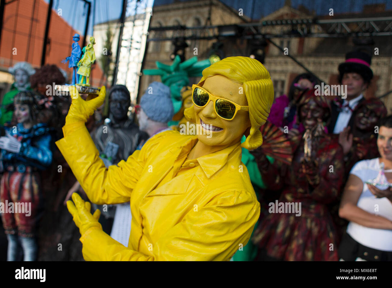Szamotuly, Polonia. 3° giu, 2018. Il festival di strada di Single è un evento straordinario con straordinaria gli ospiti. Che cosa significa? Una speciale e inusuale, unico, unico, accattivanti, straordinario, unico e impareggiabile, non come un altro. Un tale festival. Tali artisti. Un tale pubblico. Posto come quello. Appena un UFO! Credito: Slawomir Kowalewski/Alamy Live News Foto Stock